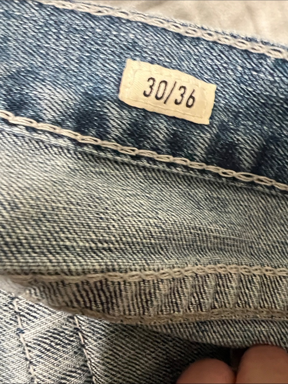 Ariat Men’s Straight Jeans in Medium Blue Wash - Picture 9 of 10